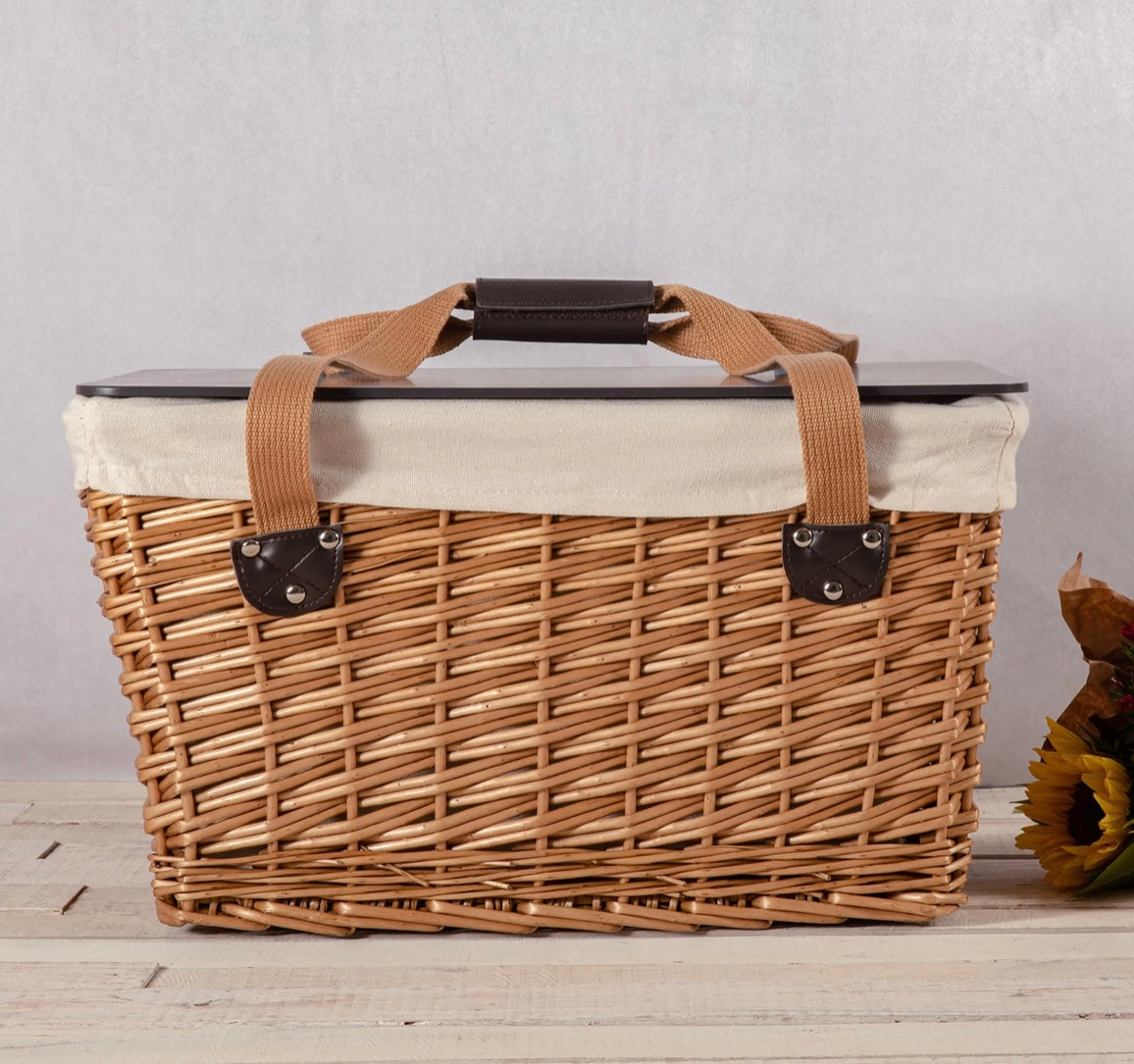 English Style Wicker Picnic Basket