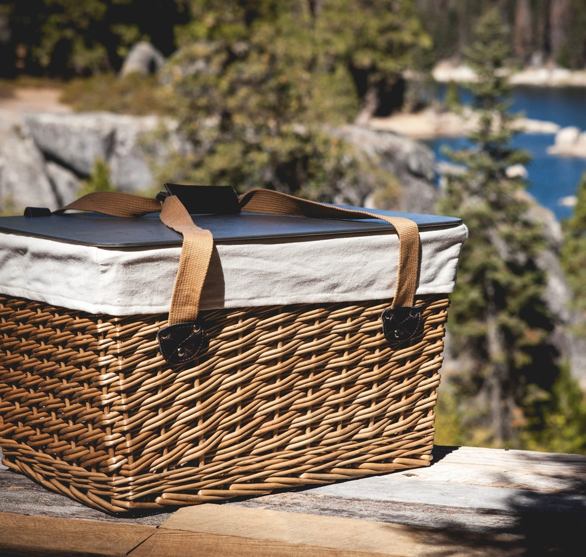 English Style Wicker Picnic Basket