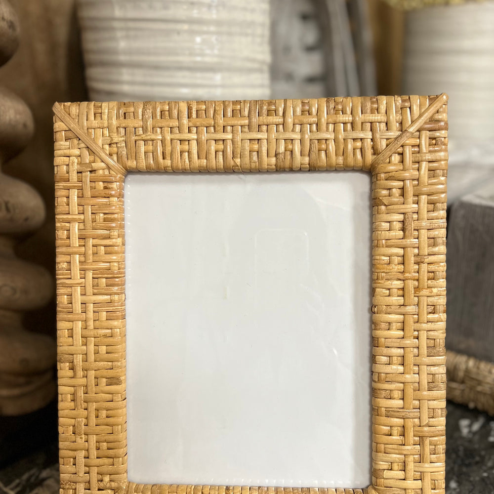 Rattan 8x10 Frame