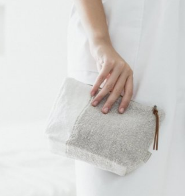The Charlotte Pouch -oyster linen