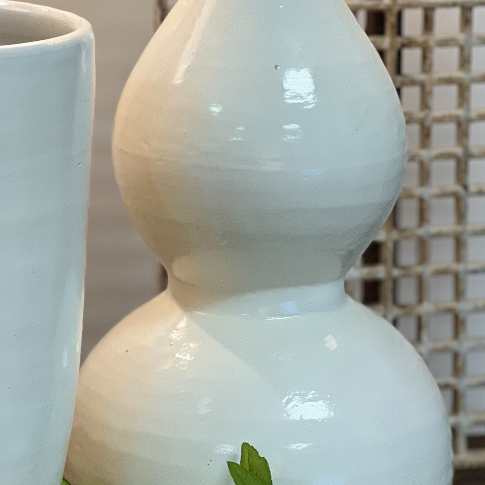 
                      
                        White Gourd-Shaped Vase
                      
                    