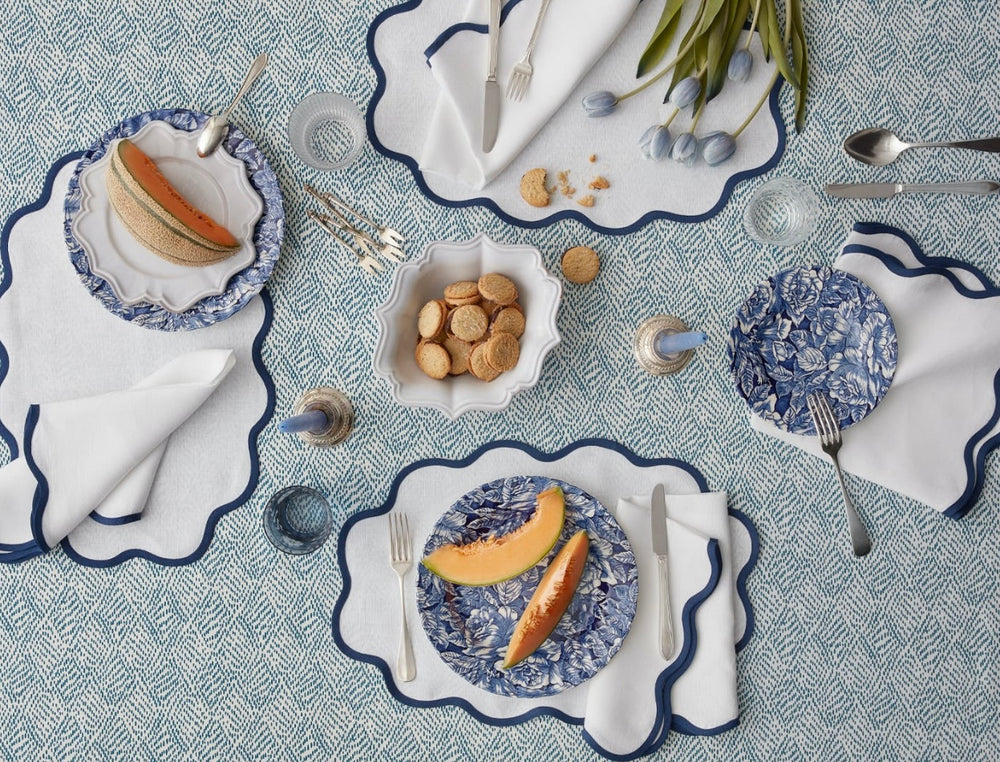 
                      
                        Scallop Edge Oval Placemat by Matouk ~ set of 4 ~ available in 12 colors
                      
                    